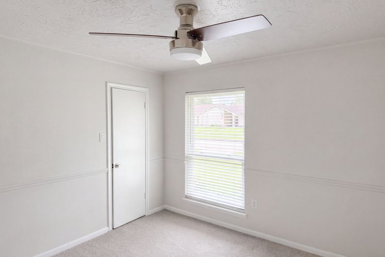 Photo 16 of 26 of 14923 Aspen Hills Dr, Houston, TX