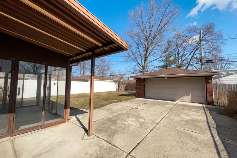 Photo 15 of 19 of 29212 Ursuline St, Saint Clair Shores, MI