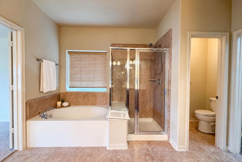 Photo 6 of 25 of 4710 Autumn Pine Ln, Houston, TX