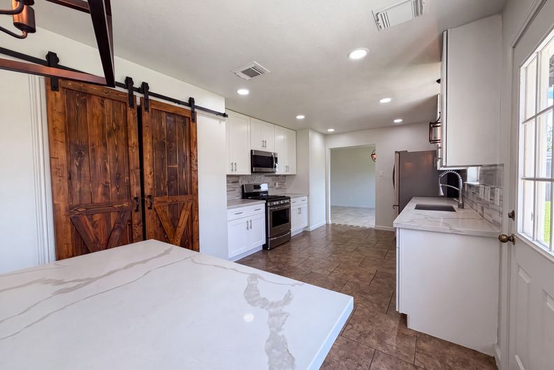 Photo 19 of 25 of 4519 S Ridgewalk Dr, Houston, TX