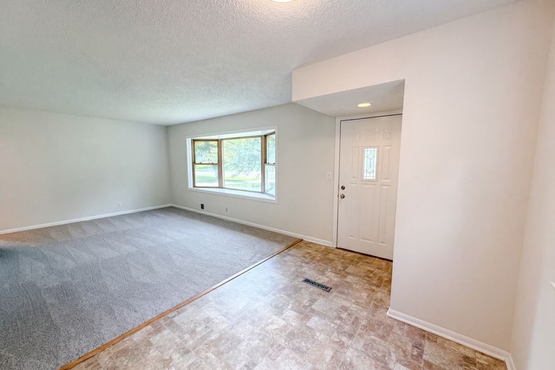Photo 6 of 20 of 2128 Ronald Ave, White Bear Lake, MN