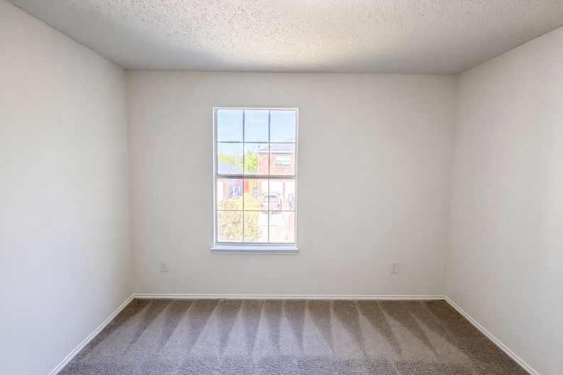 Photo 17 of 24 of 441 Longshore Dr, Little Elm, TX