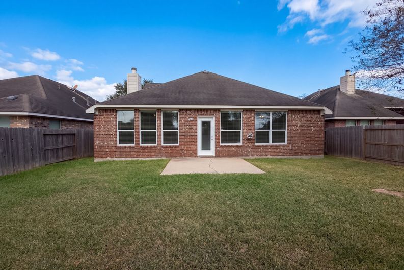 Photo 5 of 41 of 11810 White Water Bay Dr, Pearland, TX