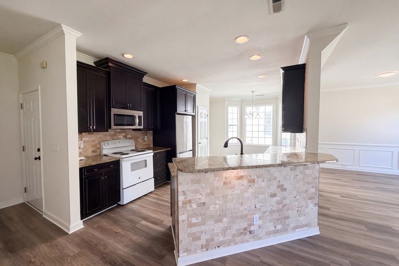 Photo 7 of 26 of 9325 Ayscough Rd, Summerville, SC