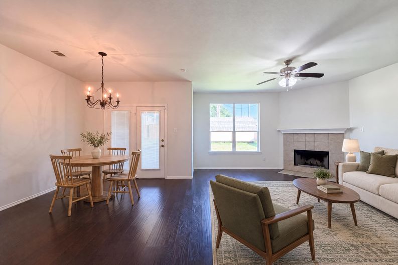 Photo 3 of 23 of 1411 Niagara Falls Ct, Arlington, TX