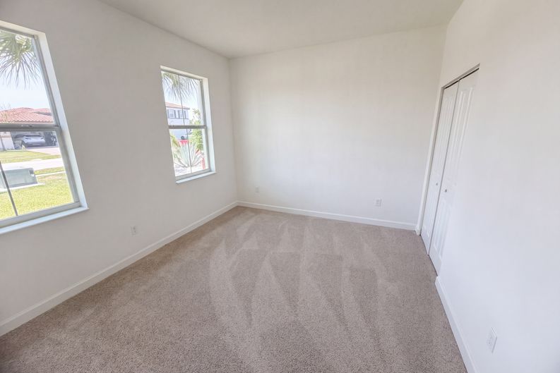 Photo 35 of 42 of 12473 NW Lynch Ln, Port Saint Lucie, FL
