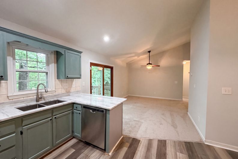 Photo 7 of 17 of 7816 Foxwood Dr, Raleigh, NC