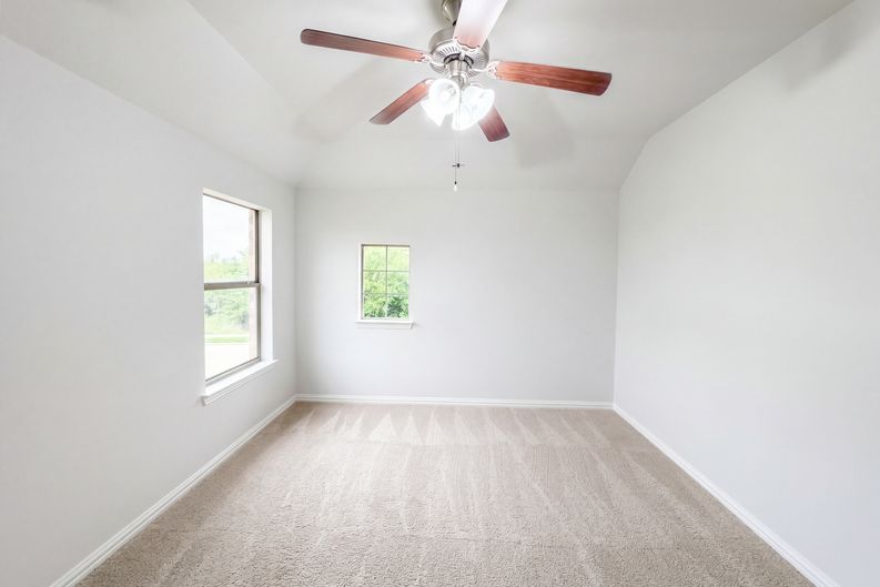 Photo 9 of 18 of 1501 Martin Creek Dr, Little Elm, TX