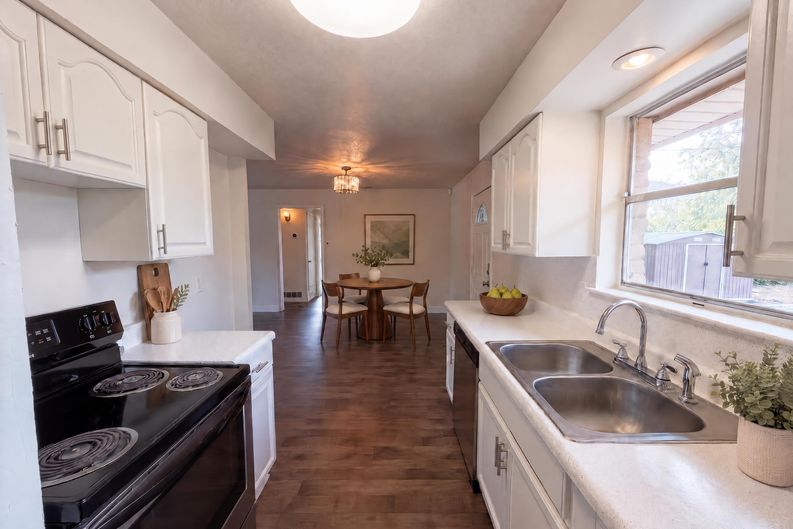 Photo 17 of 23 of 8540 Foxwood Ln, Dallas, TX