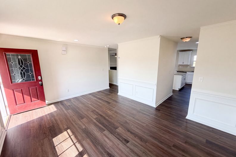 Photo 6 of 26 of 9833 Wardley Dr, Charlotte, NC