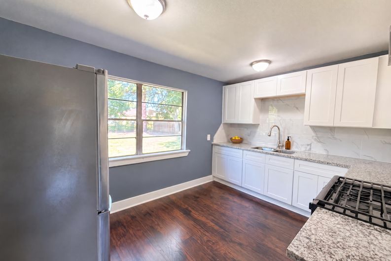 Photo 8 of 27 of 7405 Sterlingshire St, Houston, TX