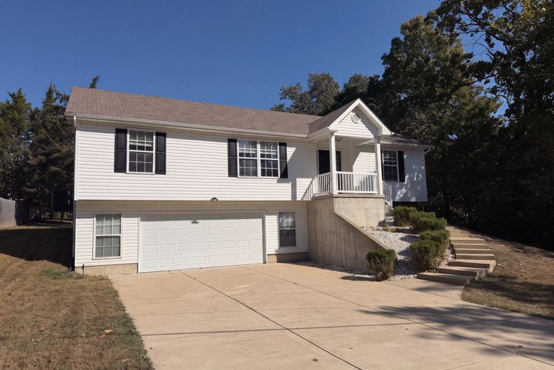 Photo 19 of 23 of 897 Stone Gate Dr, De Soto, MO