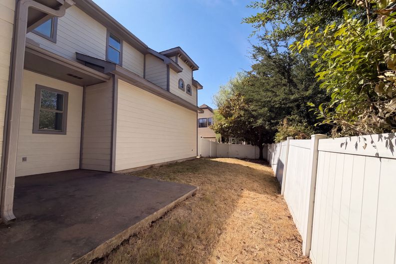 Photo 5 of 23 of 1700 Forsythe Dr, Savannah, TX