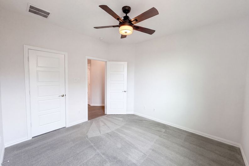 Photo 8 of 37 of 11509 Misty Ridge Dr, Roanoke, TX