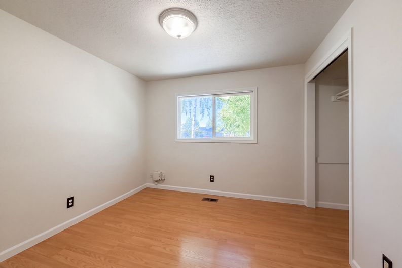 Photo 16 of 27 of 2444 SE 55th Ave, Hillsboro, OR