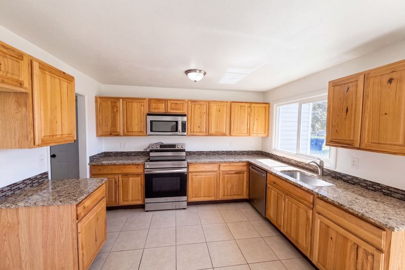 Photo 8 of 18 of 3168 W Lehi Dr, West Valley City, UT