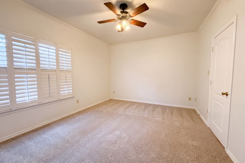 Photo 11 of 23 of 7632 Westwind Dr, Fort Worth, TX