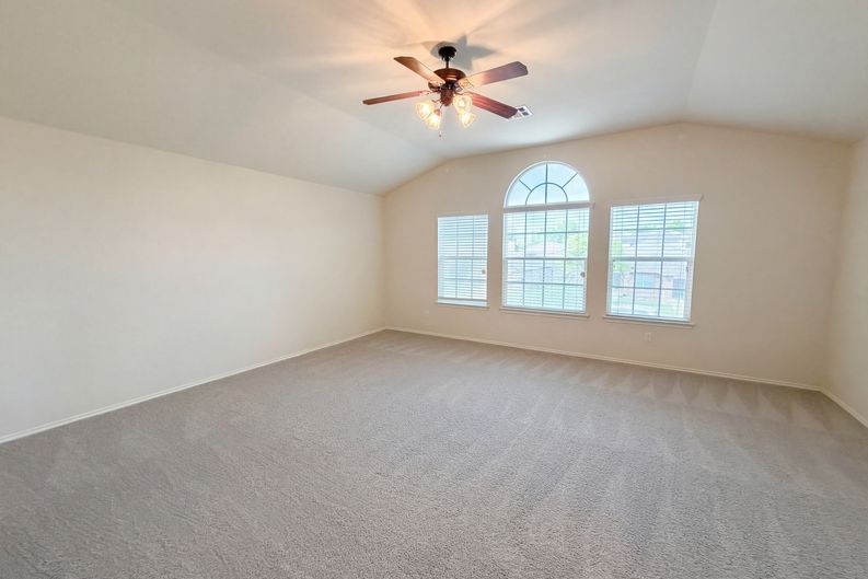 Photo 15 of 24 of 6206 Suellen Ln, Killeen, TX