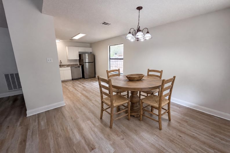 Photo 8 of 14 of 16207 Parkway Dr, Pflugerville, TX
