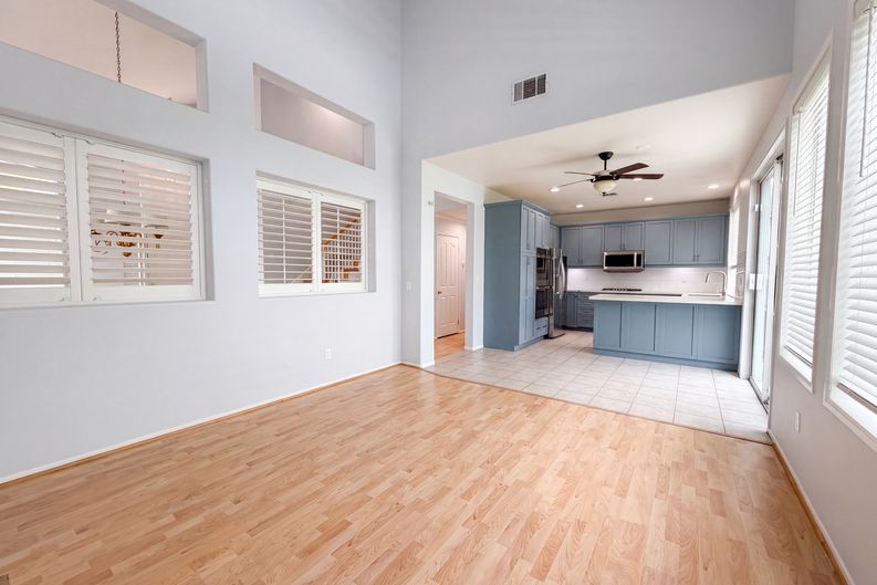 Photo 9 of 30 of 23608 Ashwood Pl, Valencia, CA