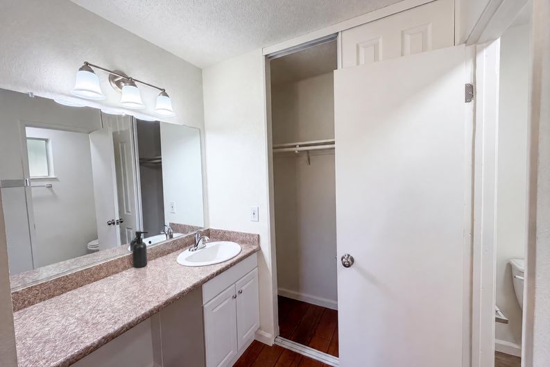 Photo 21 of 39 of 4948 Dewey Dr, Fair Oaks, CA