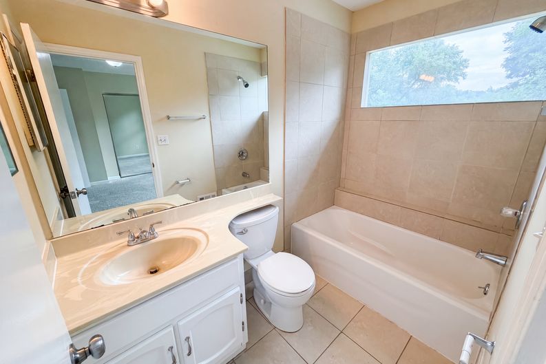 Photo 15 of 24 of 3271 Tennington Pl, Lawrenceville, GA