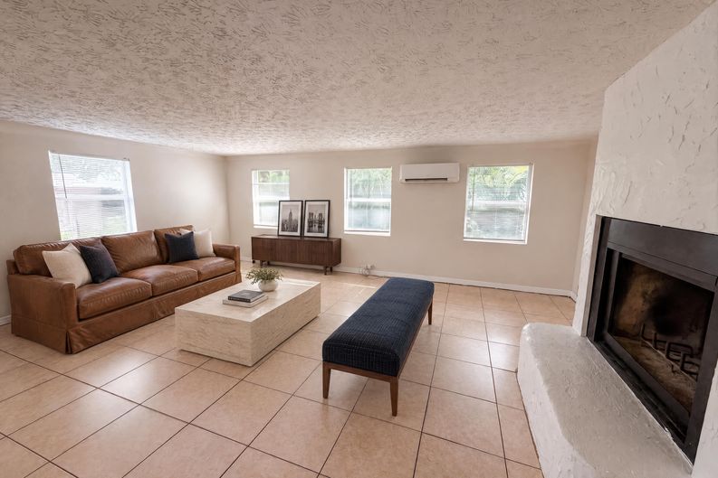 Photo 13 of 20 of 3740 Ballejo Ct W, Jacksonville, FL