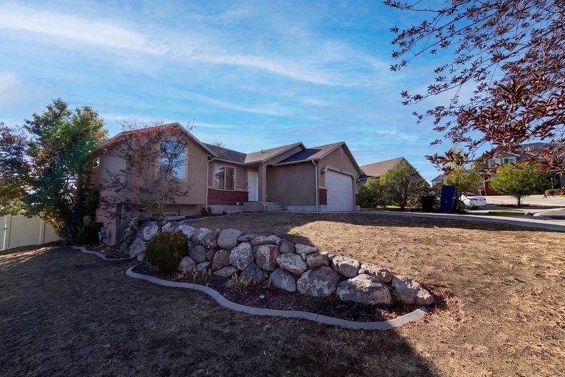 Photo 16 of 18 of 14273 S Heartstone Cir, Herriman, UT