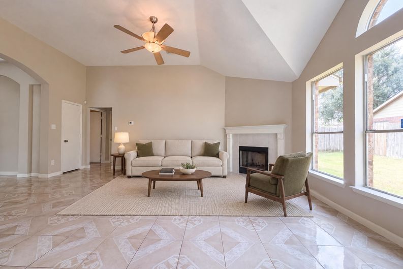 Photo 7 of 19 of 3419 Foursome Ln, Sugar Land, TX