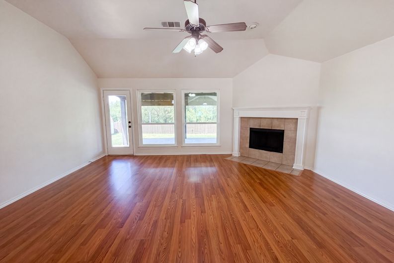 Photo 6 of 21 of 324 Cascade Dr, Red Oak, TX