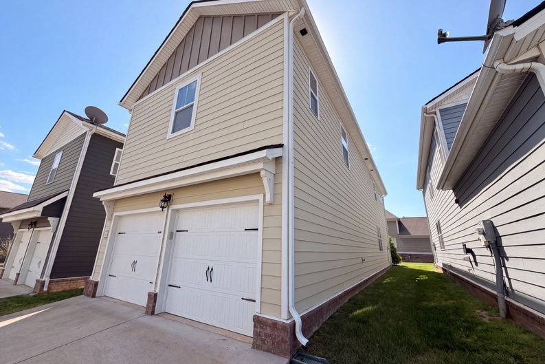 Photo 5 of 21 of 415 Prestige Ct, Pleasant View, TN