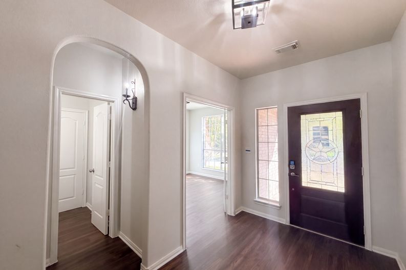 Photo 9 of 36 of 2404 Danciger Ln, Cedar Park, TX