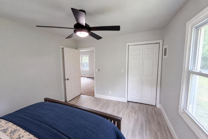 Photo 11 of 21 of 704 Morningside Dr, Mount Holly, NC