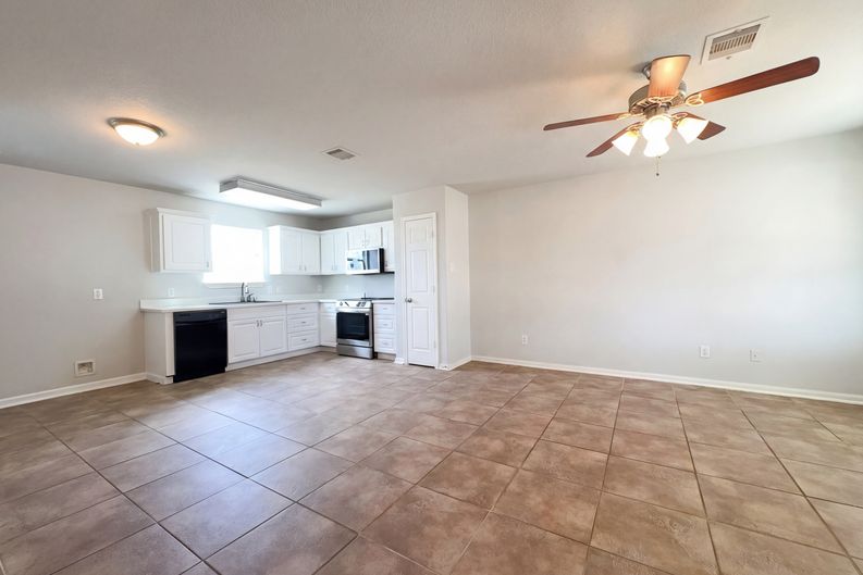 Photo 7 of 17 of 2310 Redfish Dr, Texas City, TX