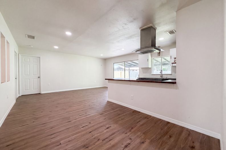 Photo 6 of 17 of 2906 Keslake St, San Antonio, TX