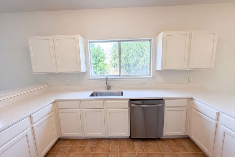 Photo 9 of 20 of 710 Encanto Dr, Leander, TX