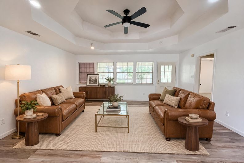 Photo 3 of 16 of 410 Cole Ave, Temple, TX