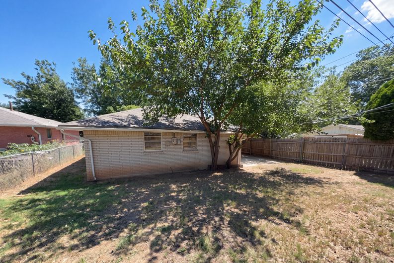 Photo 19 of 21 of 7629 NW 14th St, Oklahoma City, OK