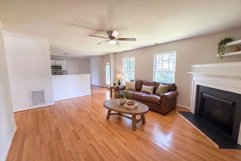 Photo 3 of 19 of 3016 Heather Ridge Dr, Henrico, VA
