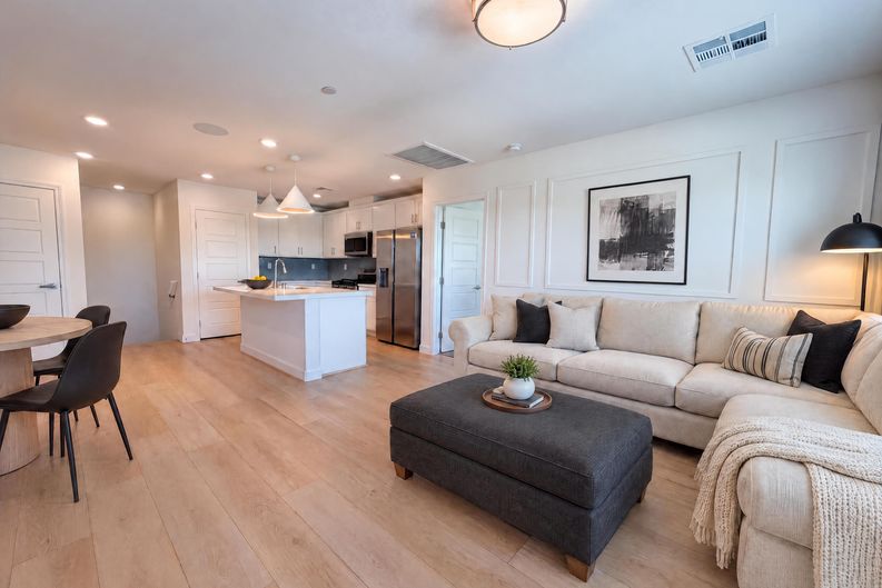 Photo 3 of 19 of 541 Bellum Dr, Henderson, NV
