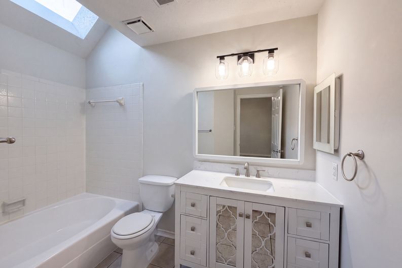 Photo 11 of 21 of 11823 Meadowchase Dr, Houston, TX
