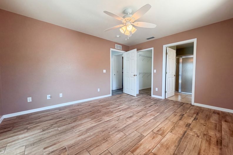 Photo 4 of 23 of 102 SE 43rd Ln, Cape Coral, FL