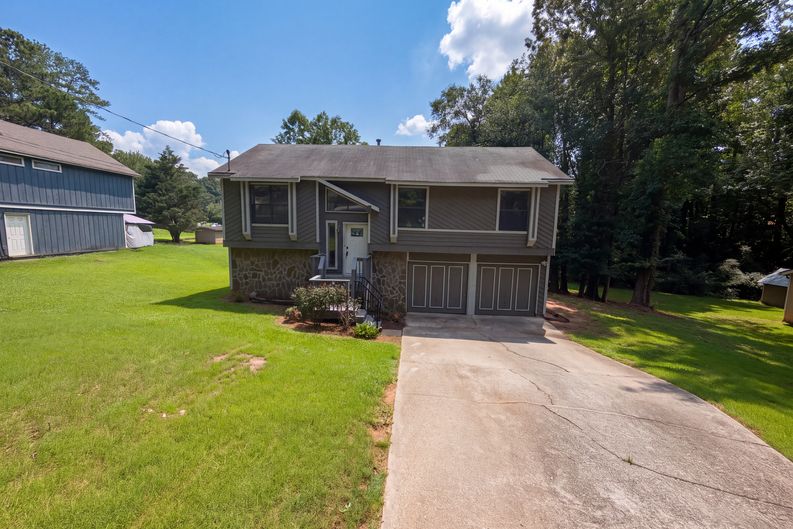Photo 17 of 21 of 165 Splitwood Ln, Fairburn, GA
