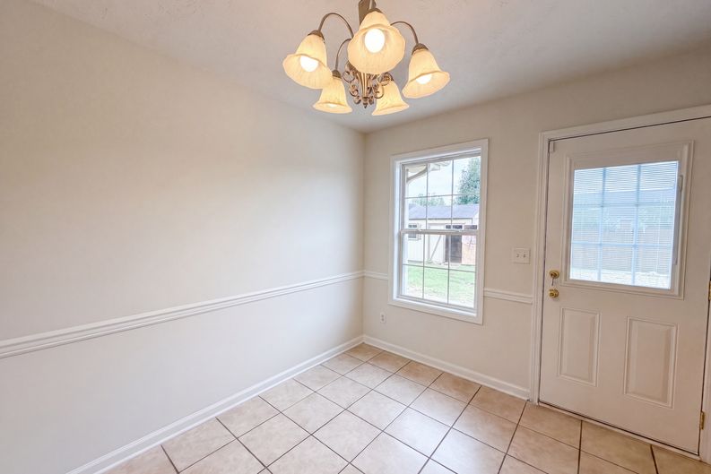Photo 6 of 22 of 8018 Valencia Dr, Smyrna, TN