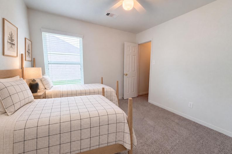 Photo 13 of 26 of 19043 Taverns Crossing Ln, Houston, TX