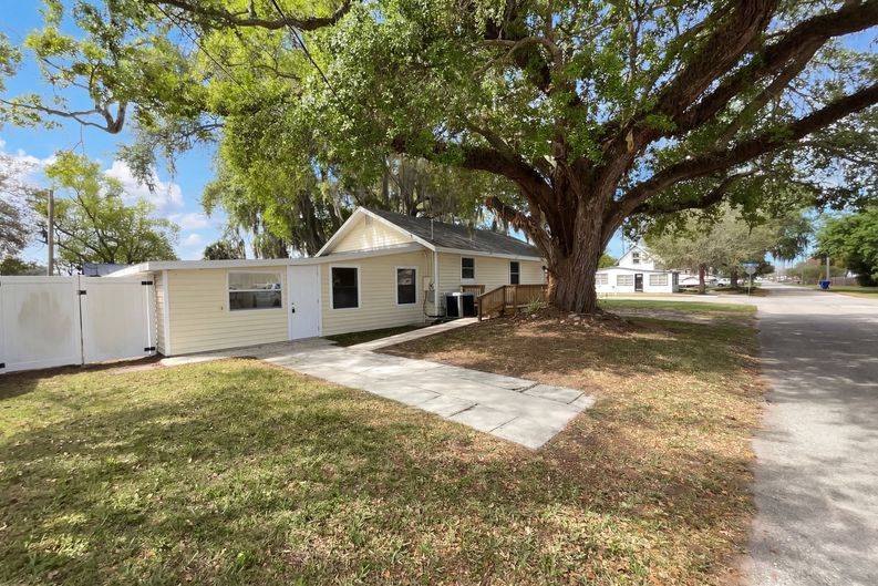 Photo 9 of 34 of 1623 12th St, Saint Cloud, FL