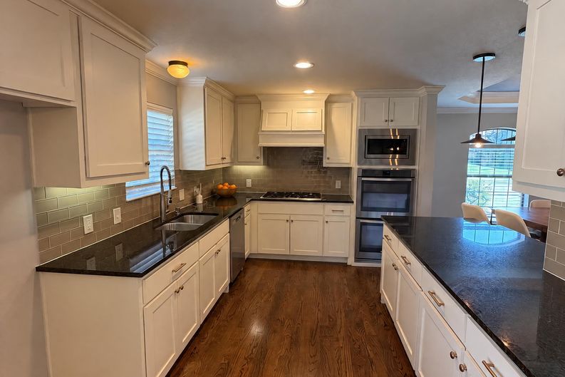 Photo 9 of 22 of 3032 Laguna Dr, Plano, TX