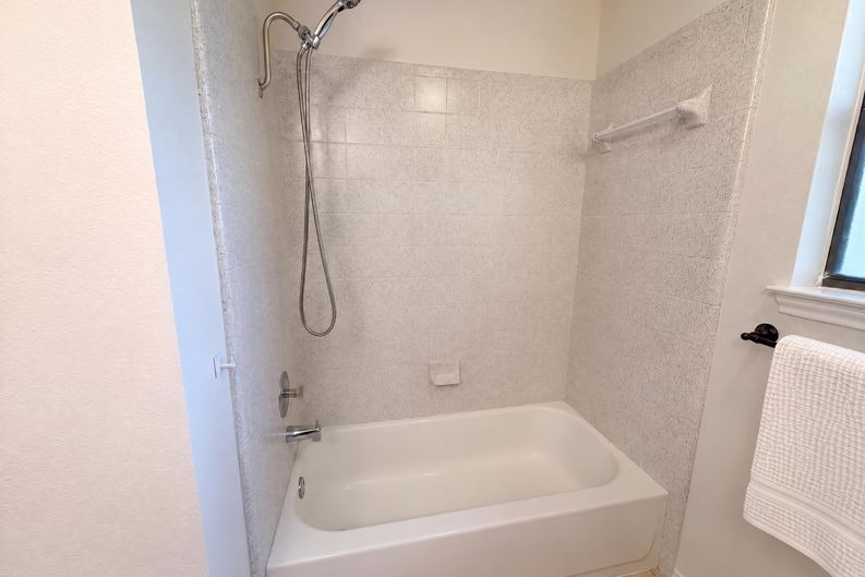 Photo 19 of 31 of 13020 Moorcroft Ln, Austin, TX