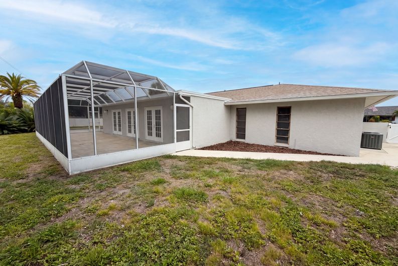 Photo 33 of 40 of 1301 Lucaya Ave, Venice, FL