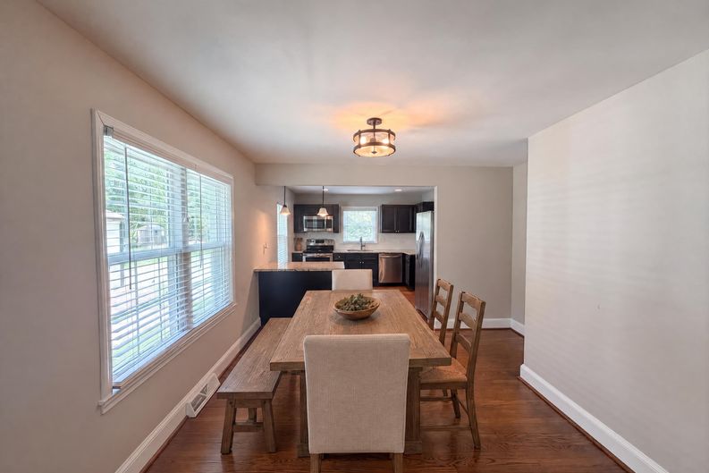 Photo 7 of 17 of 1712 N Roxboro St, Durham, NC